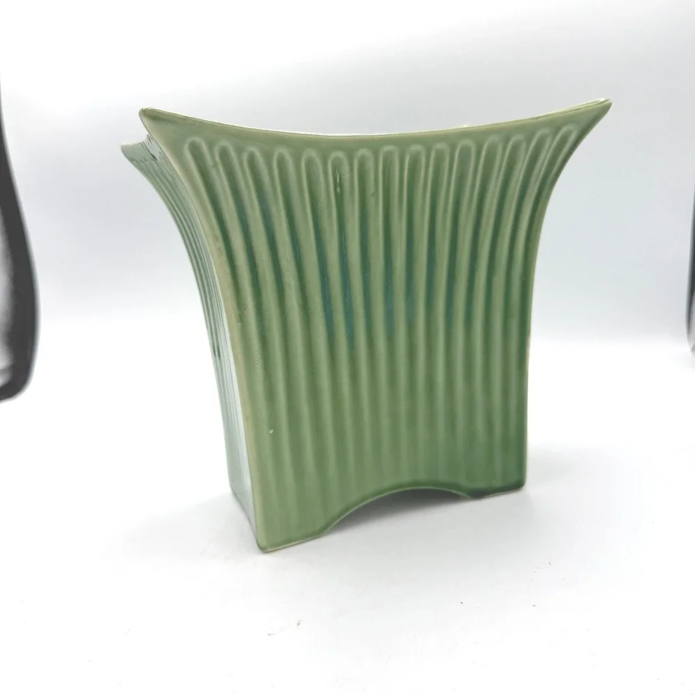 Marietta Modern Vase M-103 Green Ribbed Mid-Century 1950s Vintage Ceramic Decor